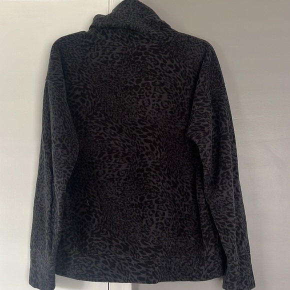 Black leopard pullover - Picture 2 of 2